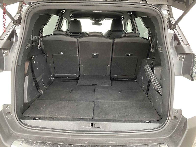 Peugeot 5008 (2023) 1.2 PT, GT, AT, LED, TZ - fotka 7 z 19