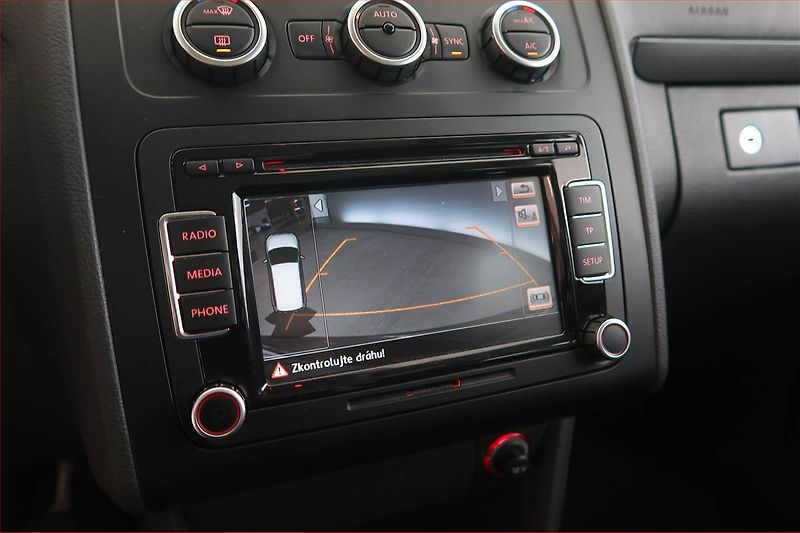 Volkswagen Touran (2014) Highline 1.6 TDI, Xenony - fotka 15 z 17