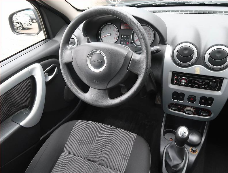 Dacia Sandero (2010) Ambiance 1.5 dCi, Serv.kniha - fotka 7 z 12