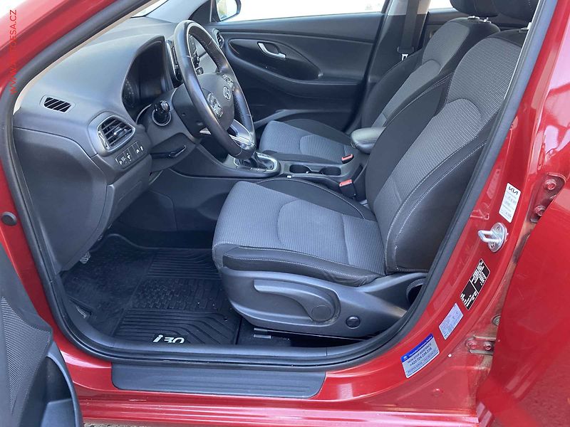 Hyundai i30 (2018) 1.0 T-GDi, Comfort - fotka 9 z 19