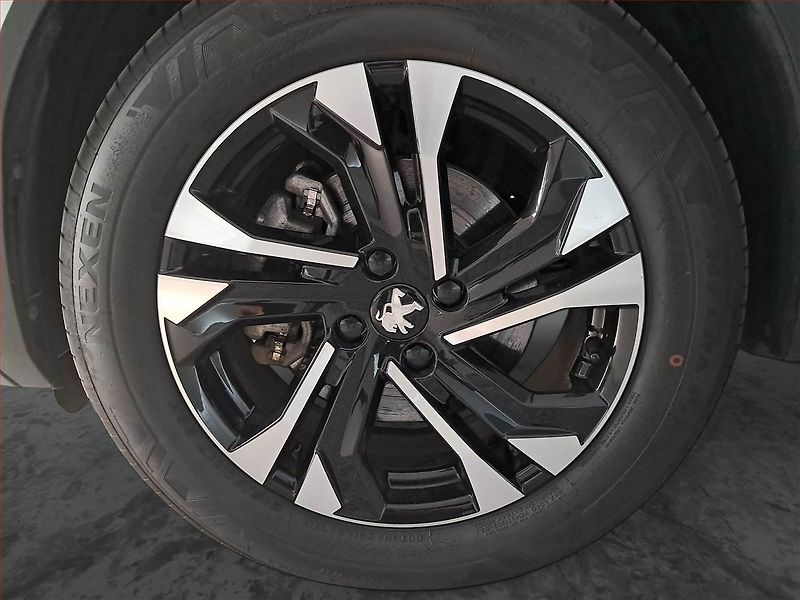 Peugeot 2008 (2023) Allure 50 kWh, SoH 99% - fotka 15 z 19