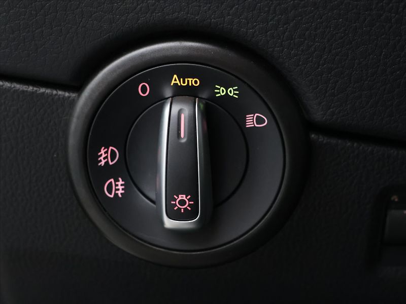 Volkswagen Multivan 2,0 TSI 150kW 4M DSG CZ DPH - fotka 19 z 36
