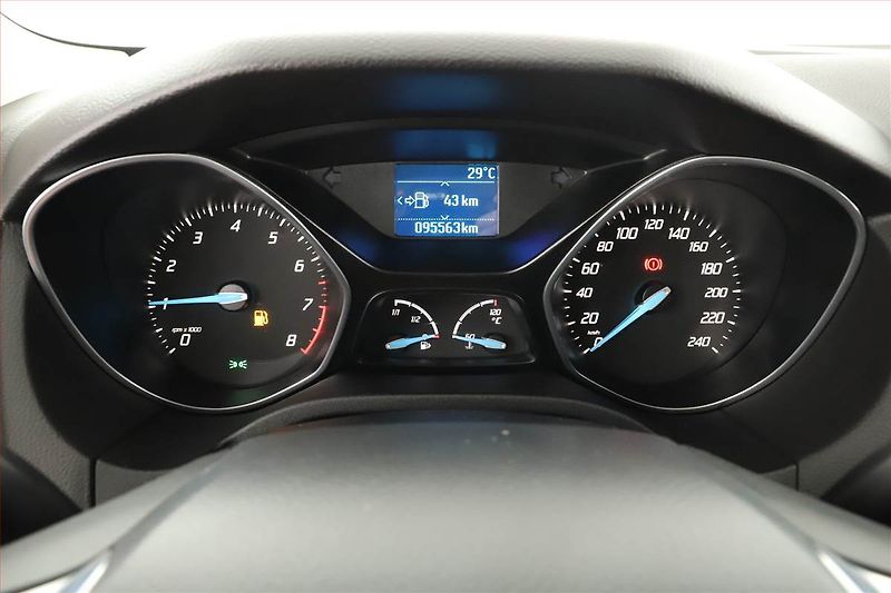 Ford Focus (2012) 1.6 i, Park. senzory - fotka 8 z 12