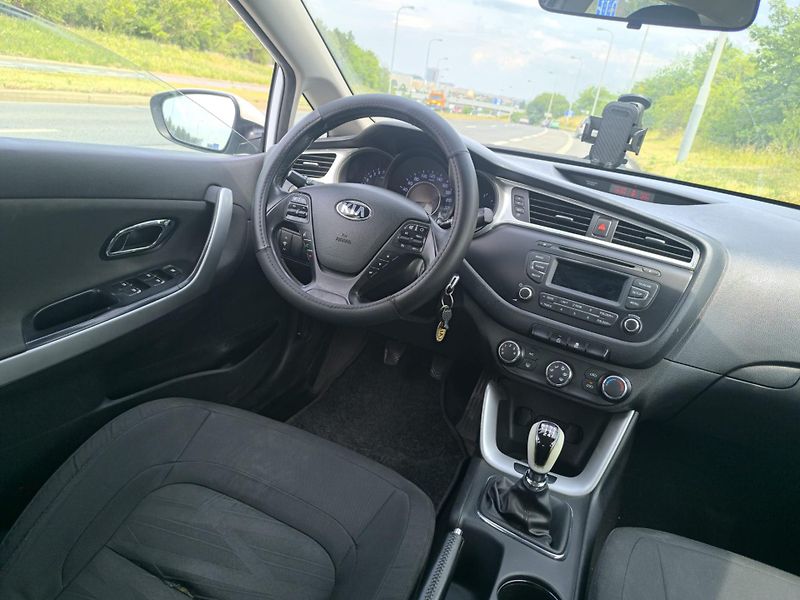 Kia Ceed (2017) - fotka 6 z 7