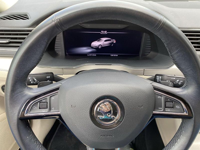Škoda Superb (2020) 2.0 TSI DSG L&K - fotka 17 z 38