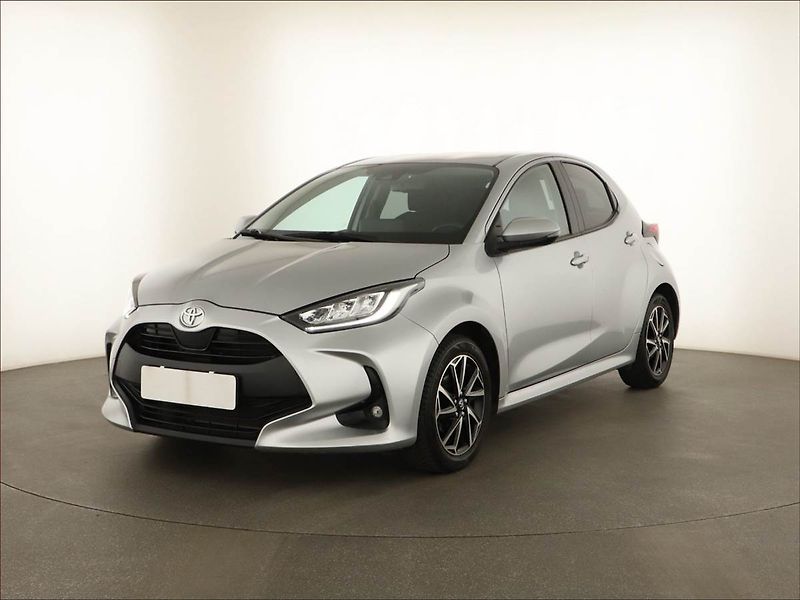 Toyota Yaris (2023) Comfort Style Tech 1.5 VVT-i - fotka 2 z 14