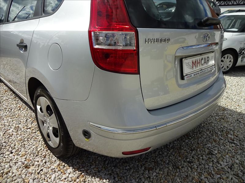 Hyundai i30 1,4i 16V 80kW LPG COMBI - fotka 13 z 46