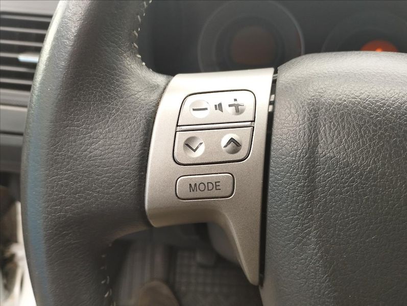 Toyota Auris 1,3 VVT-i 74KW - fotka 12 z 15