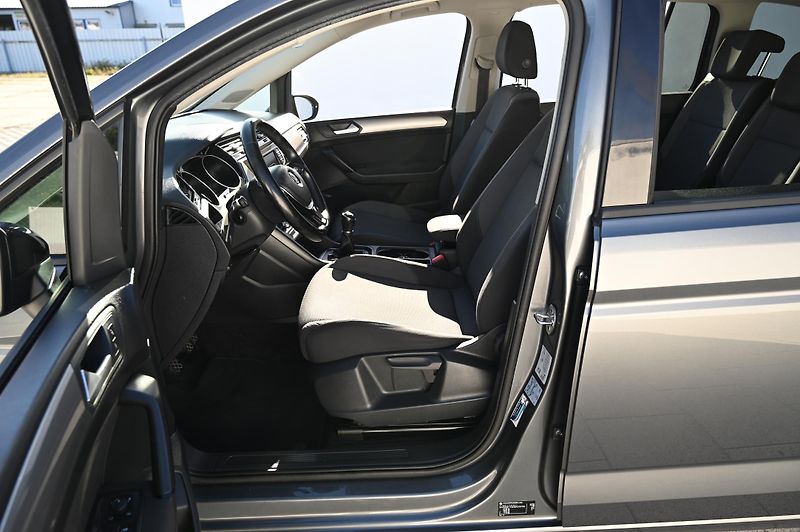 Volkswagen Touran 1.2TSI 81KW Comfort 7mist 3/17 - fotka 31 z 60