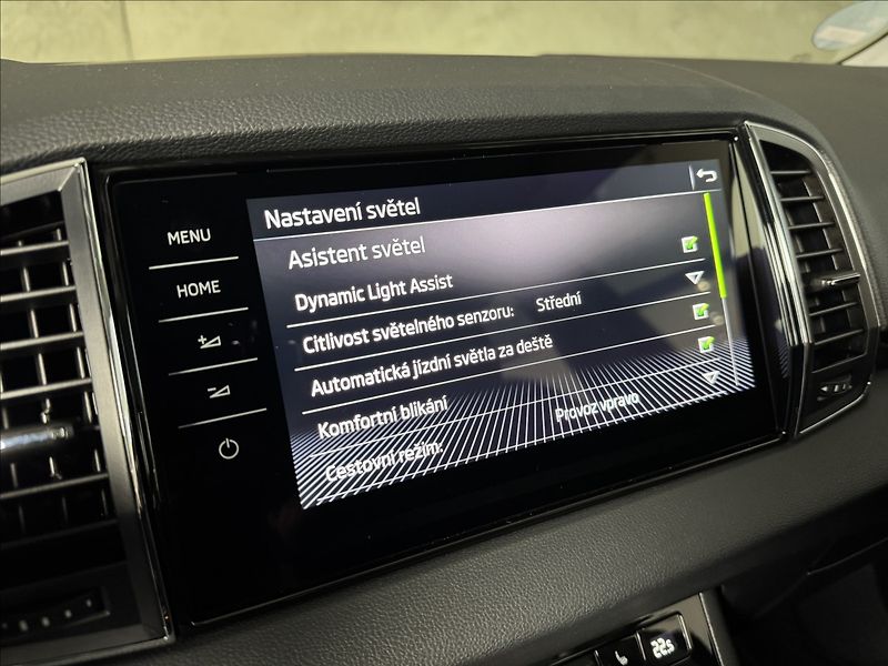 Škoda Karoq 2,0 TDi  DSG 4x4 Style Virtual - fotka 29 z 45