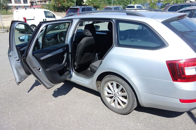 Škoda Octavia 2.0 TDI 110kW DSG - fotka 20 z 24