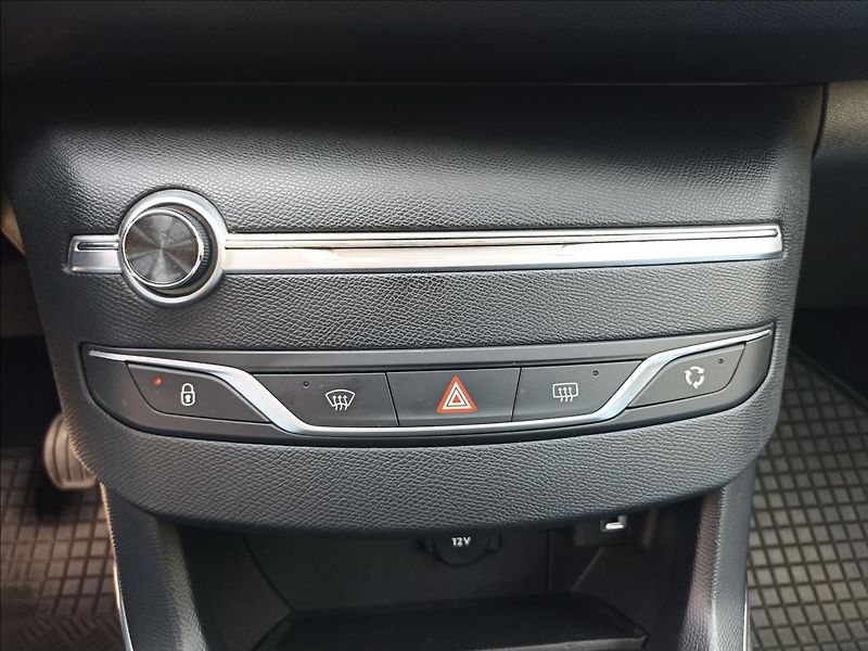Peugeot 308 1,5 BlueHDi 96kw Allure,S&S,ČR - fotka 21 z 39