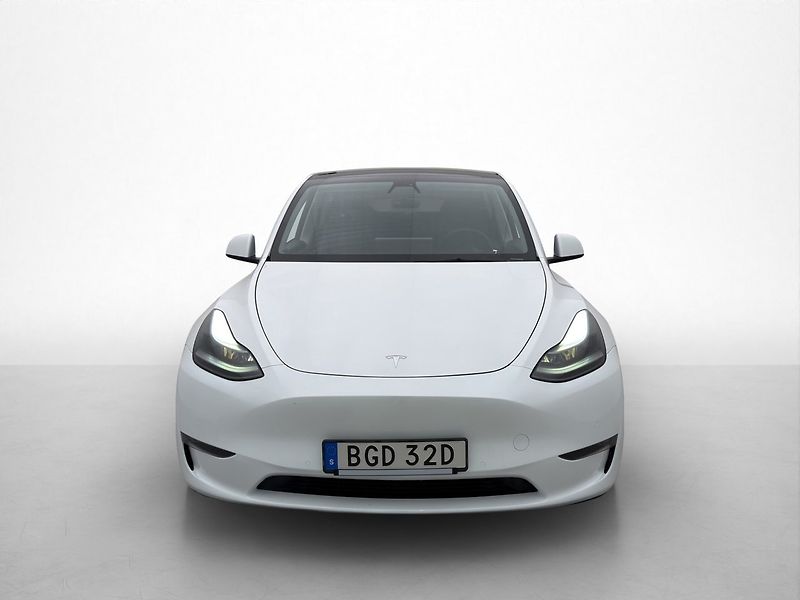 Tesla Model Y Long Range AWD - fotka 2 z 29