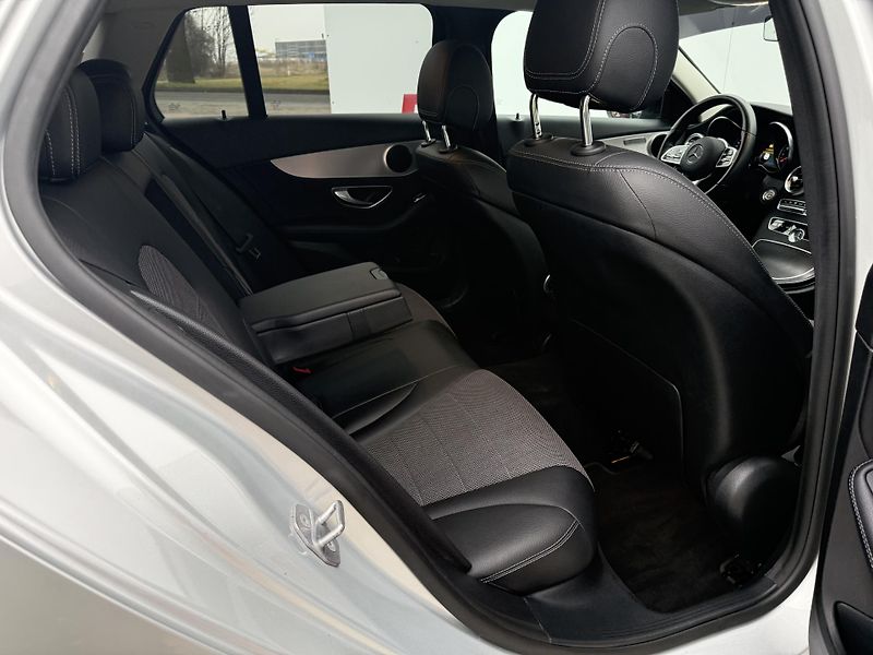 Mercedes-Benz Třídy C (2018) C 300T ser.knížka Webasto - fotka 13 z 28
