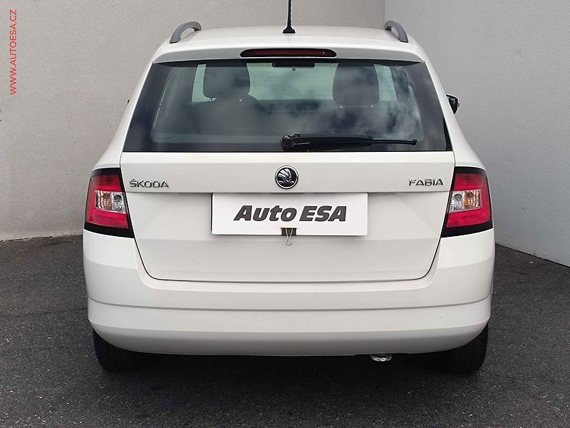 Škoda Fabia (2015) 1.2 TSi, 1.maj,ČR, Ambition - fotka 5 z 17