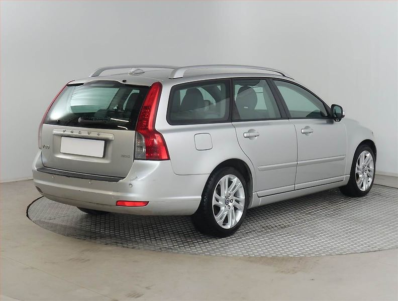 Volvo V50 (2009) 2.0 D, nová STK, slušný stav - fotka 5 z 16