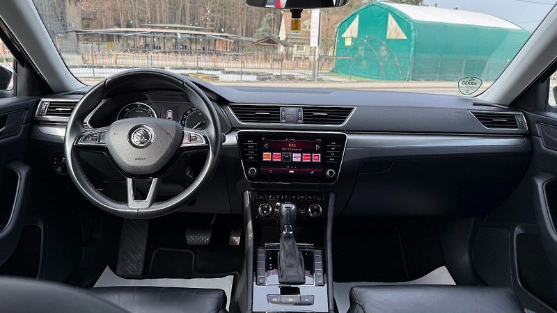 Škoda Superb (2018) 2.0TDi 110kW *ALU*Navi*DSG* - fotka 19 z 22