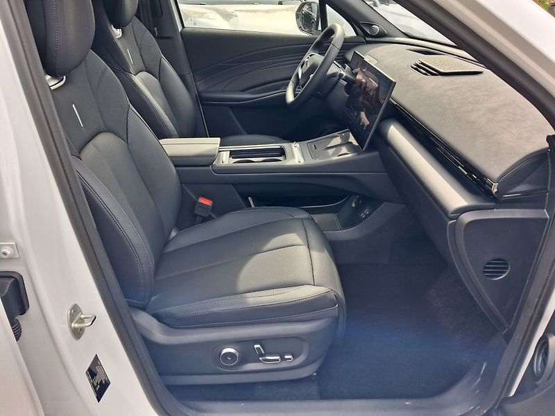Omoda 7 (2026) Premium 1.6 tGDI ICE AWD - fotka 9 z 31