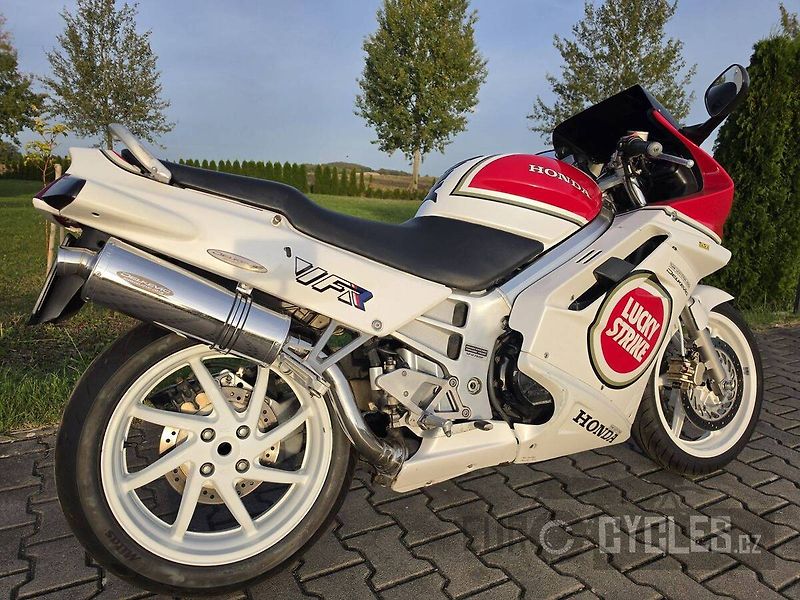 Honda VFR 750 F (1993) - fotka 4 z 14