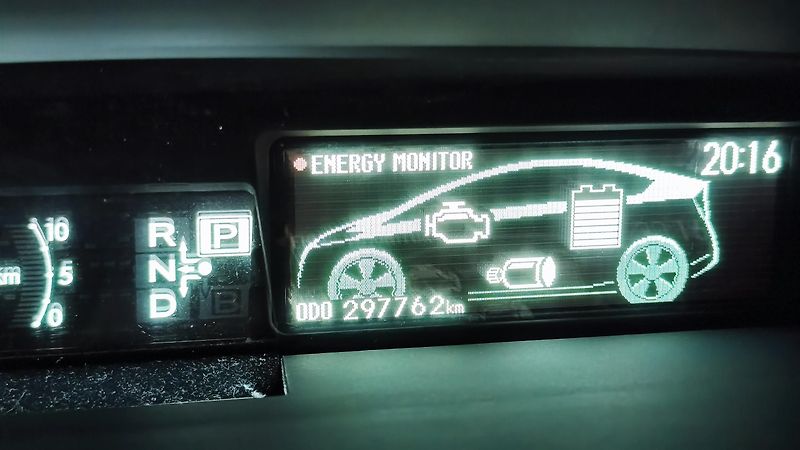 Toyota Prius (2010) Toyota Prius III 1.8 Hybrid  - fotka 13 z 13