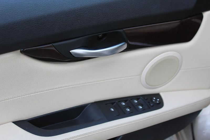 BMW Z4 sDrive28i - fotka 10 z 20