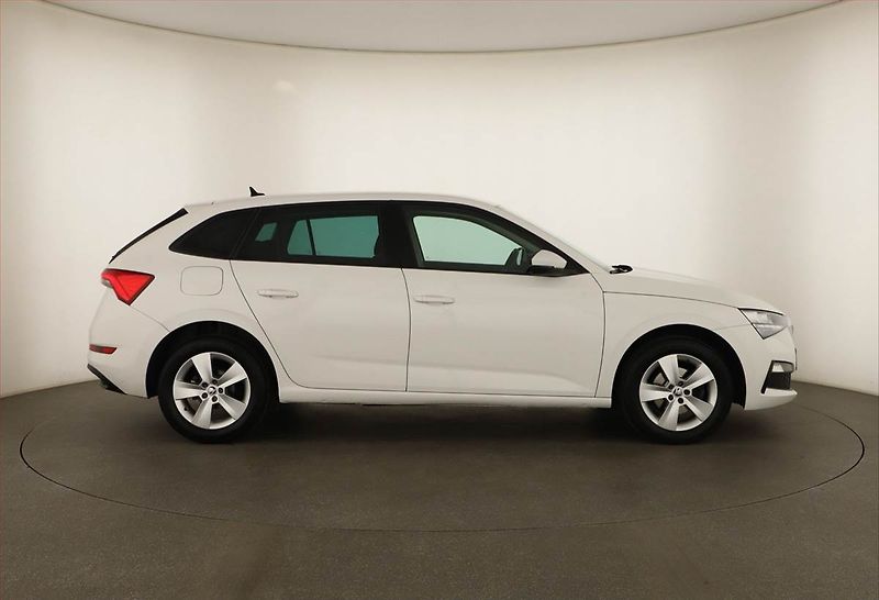 Škoda Scala (2021) 1.0 TSI, Tempomat - fotka 6 z 12