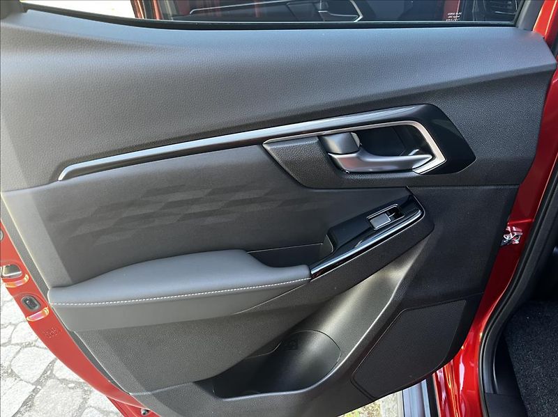 Isuzu D-Max 1,9 Double Cab  6AT V-Cross 4x - fotka 11 z 27