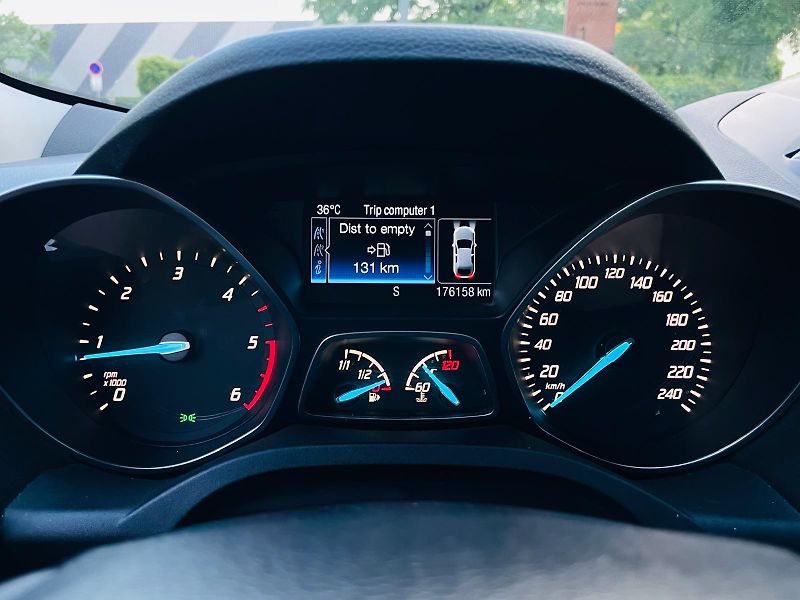 Ford Kuga 2.0TDCi MANUÁL SERVISKA TAŽNÉ  - fotka 43 z 46