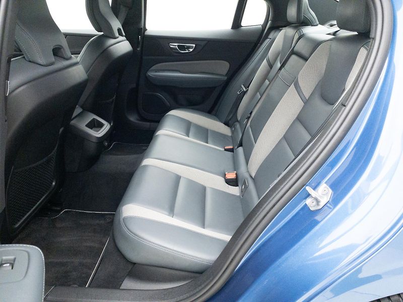 Volvo S60 B5 AWD R-DESIGN AUT CZ - fotka 5 z 44