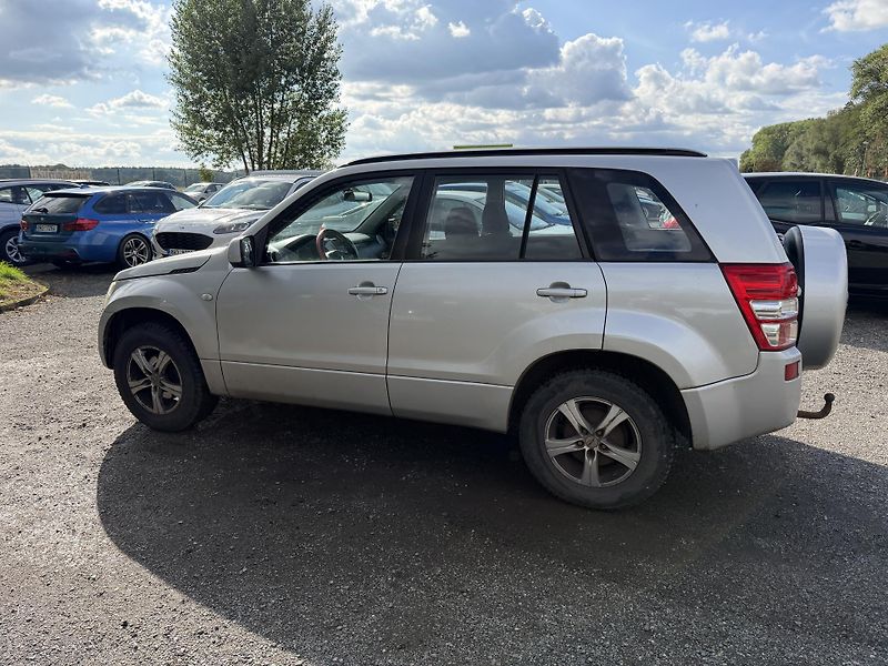 Suzuki Grand Vitara 2.0i 4x4,AC - fotka 7 z 21