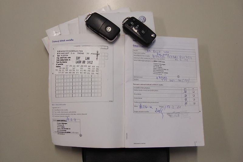 Volkswagen Golf (2011) VI.1.6TDi,ČR,S.kn1.MajSTK 8/27 - fotka 66 z 67