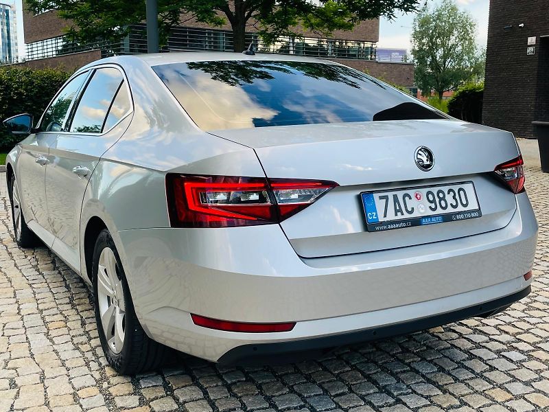 Škoda Superb 2.0TDI AUTOMAT SENZORY LED - fotka 16 z 49