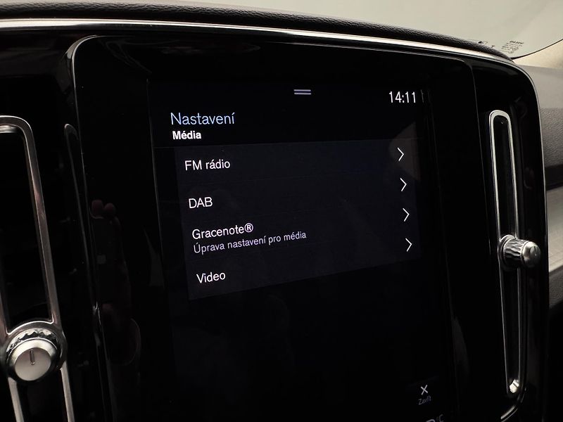 Volvo XC40 B4 MOMENTUM AUT  - fotka 38 z 47