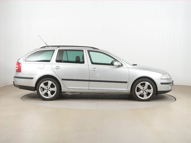 Škoda Octavia (2009) 1.9 TDI, po STK, Tažné - fotka 6 z 14