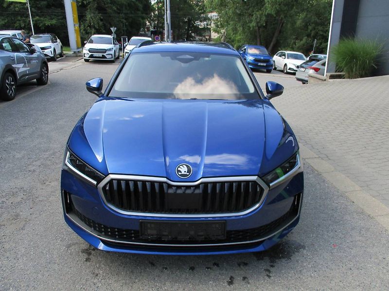 Škoda Superb Combi Selection 2,0TDI 110 kW - fotka 2 z 14