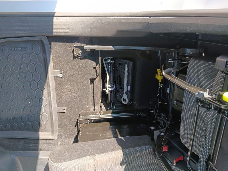 Opel Combo (2022) 1.5 D/75 kW, pojízdná dílna, - fotka 22 z 33