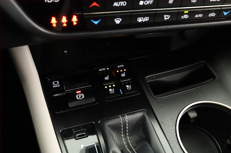 Lexus RX 400h (2023) 450 h - fotka 18 z 20