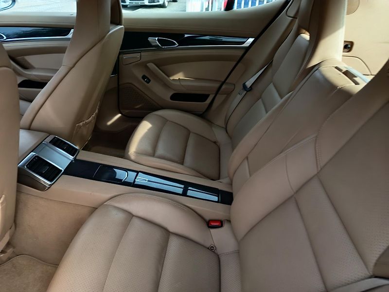 Porsche Panamera (2010) 3.6 220kw 4x4 Top!!! - fotka 36 z 60