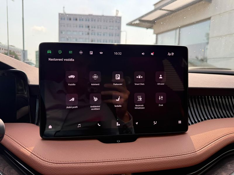 Škoda Superb L&K 2.0 TDI 142kw DSG 4x4 - fotka 12 z 28