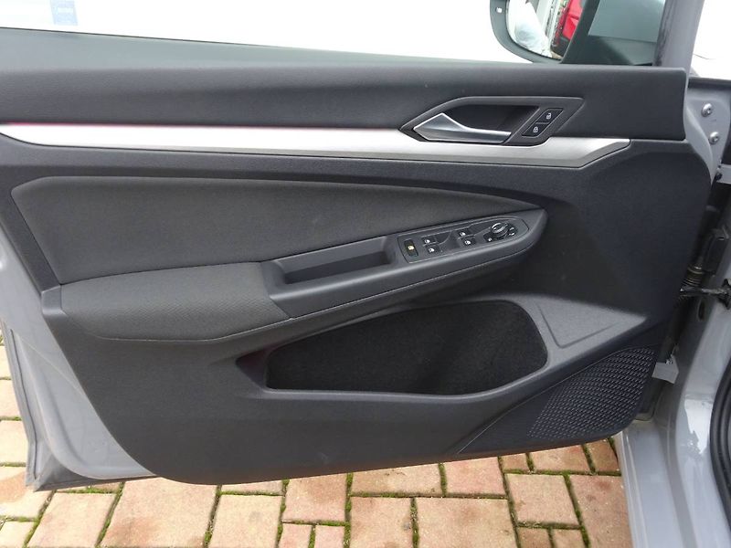 Volkswagen Golf (2021) 1,0TSi /81kW Life - fotka 18 z 29