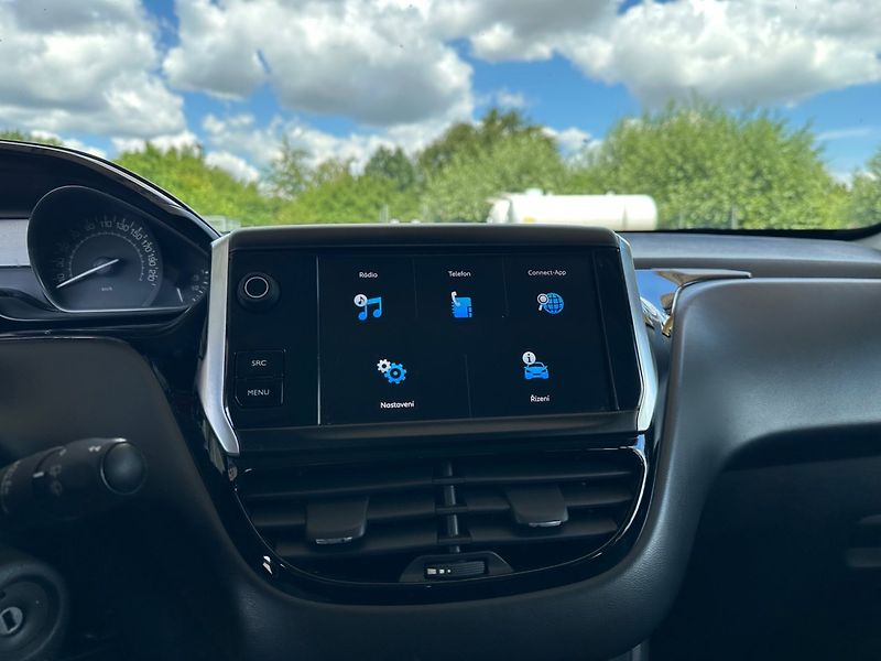 Peugeot 208 (2018) 1.2i APP, PureTech 100%KM - fotka 11 z 14