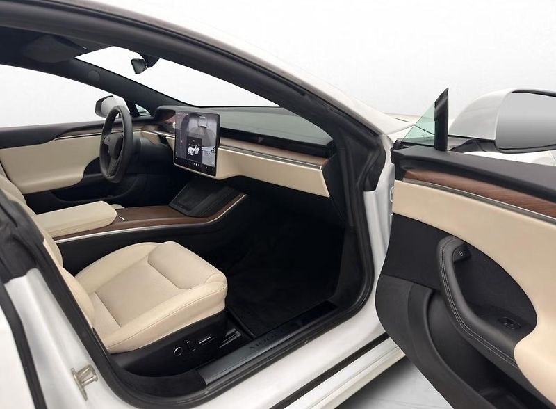 Tesla Model S LR AWD Vzduch Pano. Tažné Kam - fotka 28 z 37