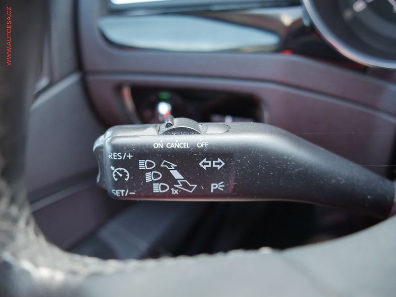 Škoda Superb (2013) 2.0 TDi, 1.maj,ČR, Elegance - fotka 14 z 23