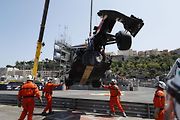 F1 2017 GP Monaka - Stoffel Vandoorne (McLaren), nehoda v 2. šikaně u plaveckého bazénu, kvalifikace Q2