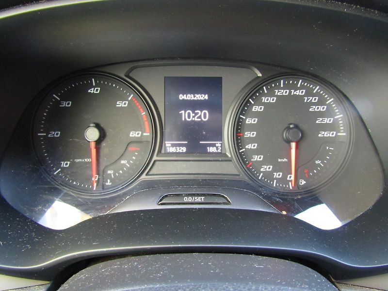 Seat Leon (2017) 1.6 TDI 86kW  EURO 6 - fotka 18 z 30