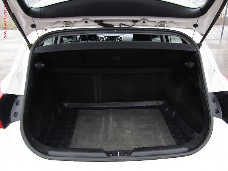 Hyundai i30 (2013) 1.6 CVVT, 1.maj,ČR, AC - fotka 7 z 16
