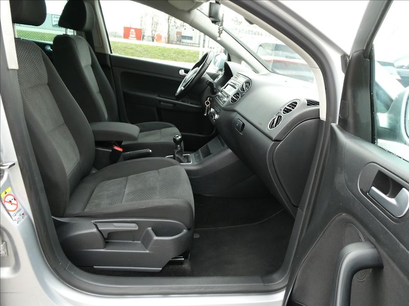 Volkswagen Golf Plus 1,4 TSi 90W digi.klima - fotka 18 z 31