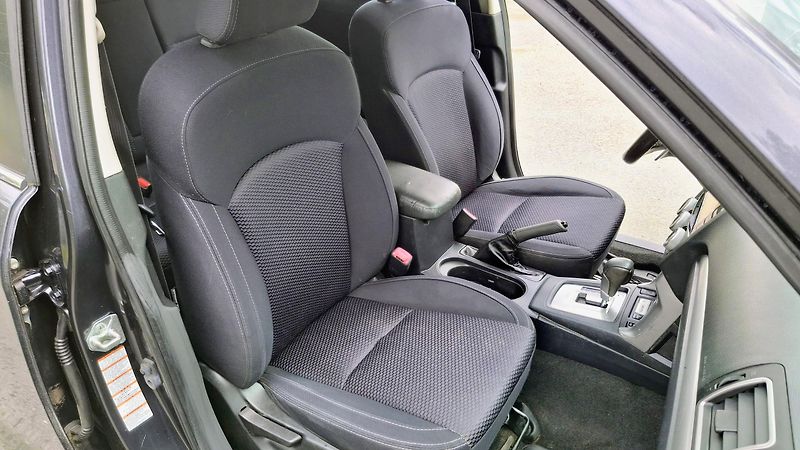 Subaru Forester 2.0 benzin 110 kw 4x4 - fotka 27 z 43