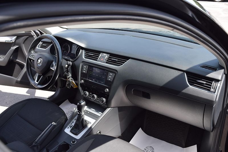 Škoda Octavia (2018) 1.6TDI 85kw DSG AMBITION APP  - fotka 35 z 42