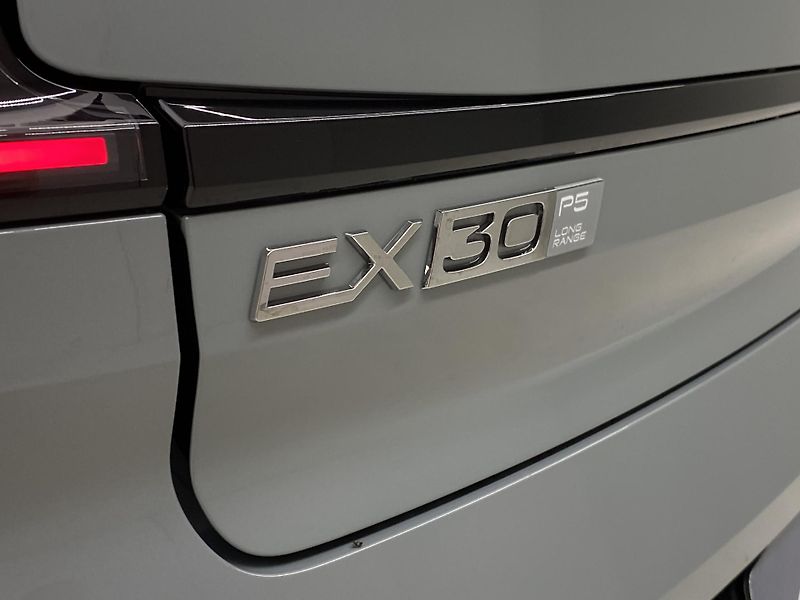 Volvo EX30 (2026) P5 LONG RANGE ELETRIC ULTRA - fotka 21 z 76